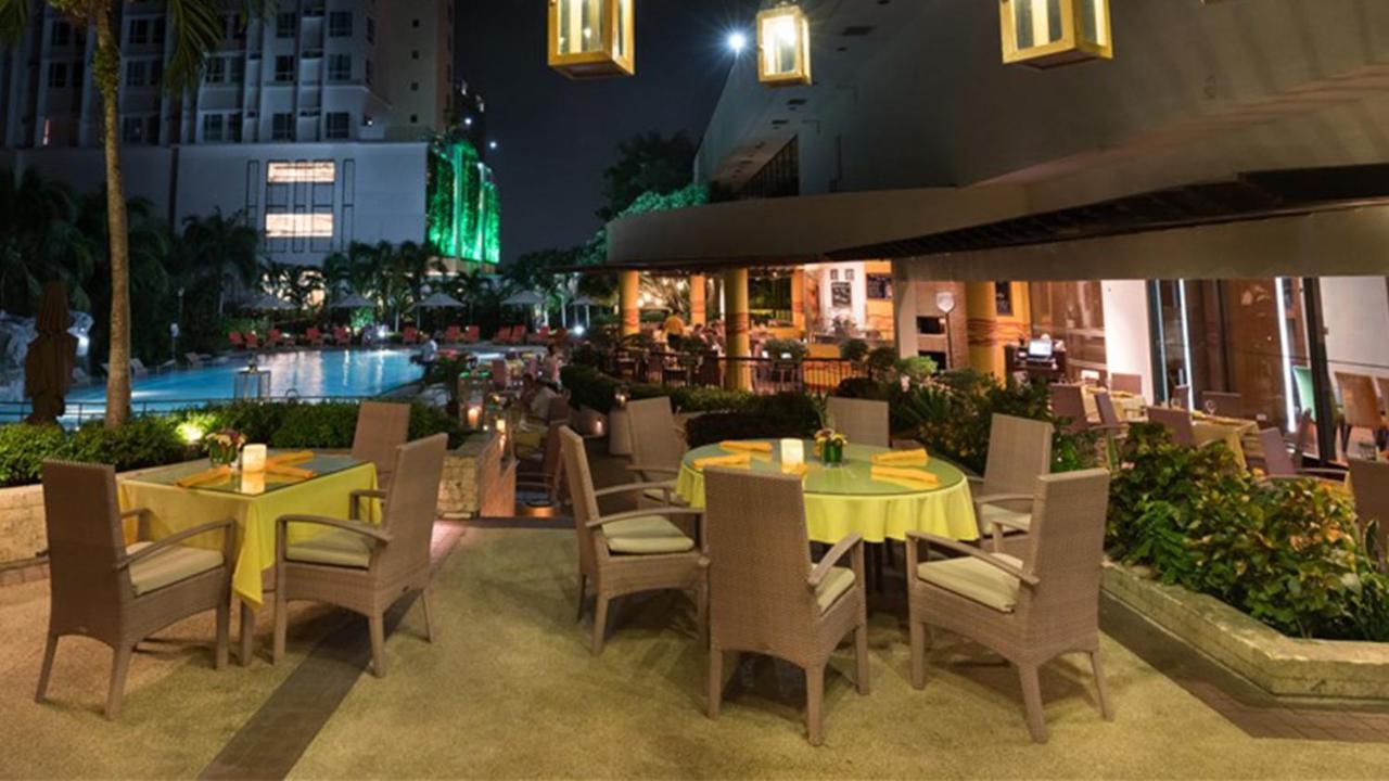 Hotel Marco Polo Plaza Cebú Exterior foto The Pool Bar