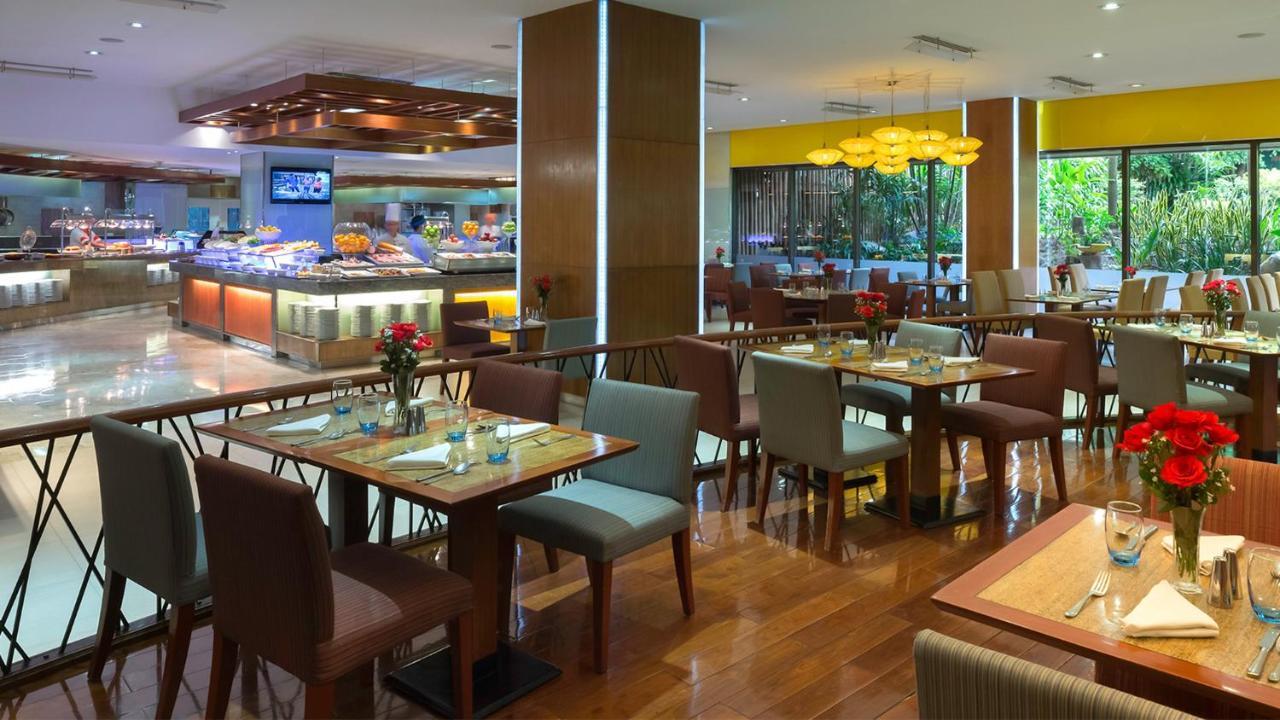 Hotel Marco Polo Plaza Cebú Exterior foto The Garden Grill