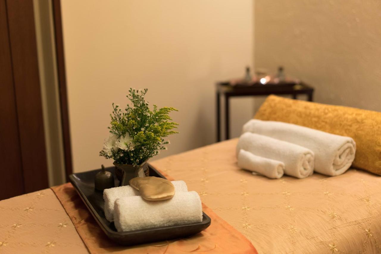 Hotel Marco Polo Plaza Cebú Exterior foto A massage room at a spa